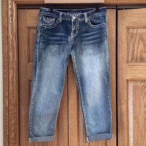 Maurice’s low rise, straight leg, cropped denim blue jean capris. Women’s 7/8